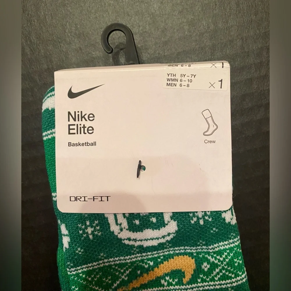 Nike Elite Dri-Fit Christmas Crew Socks (Youth 5Y-7Y) (Woman’s‎ 6-10) (Men 6-8)